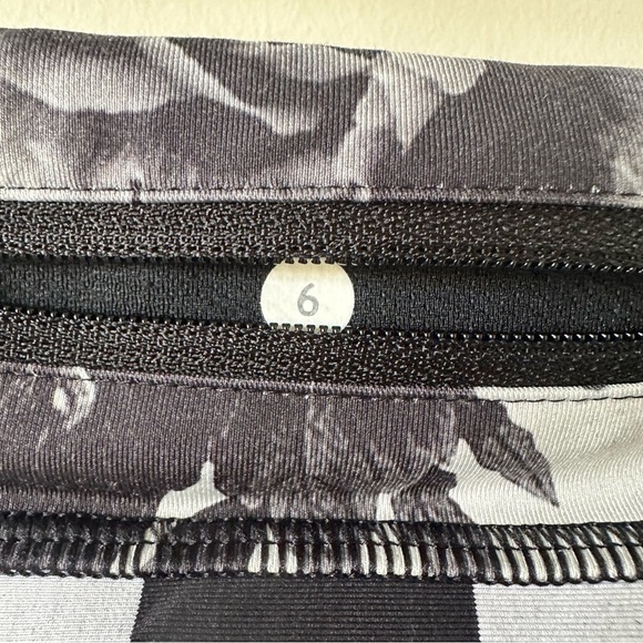 LULULEMON-RUN Shorts In Black with Mixed Floral and Stripe Pattern (Size:6) - Picture 7 of 7